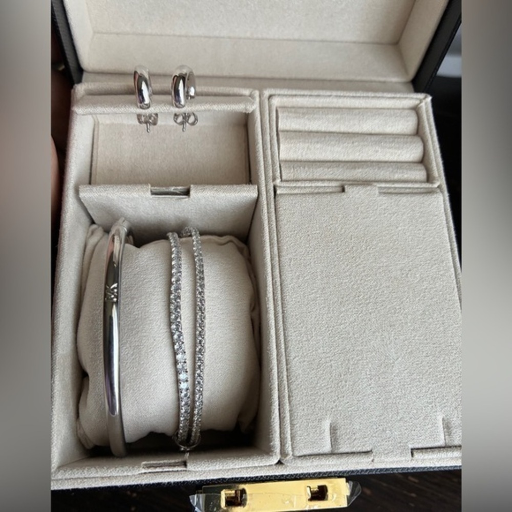 MICHAEL KORS Bracelet and Earrings Set.